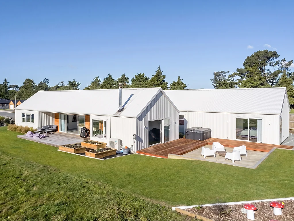 Greytown 4બેડરૂમ Elevated living