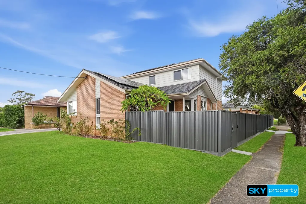 Blacktown 7房 宽敞转角地块 584平米 双层住宅 全新翻新 五房主卧套 独立附属宅 双收入潜力 精美景观花园 优越生活地段 A Rare Corner Position. Fully Renovated. Dual Living Perfection.