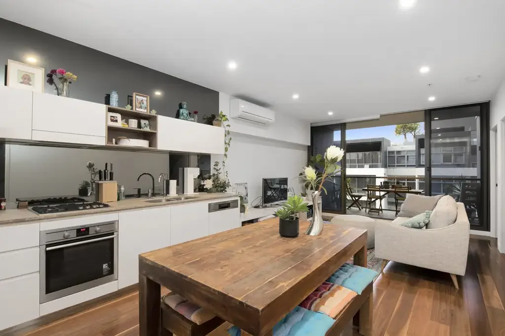 Modern & Spacious North-Facing Apartment