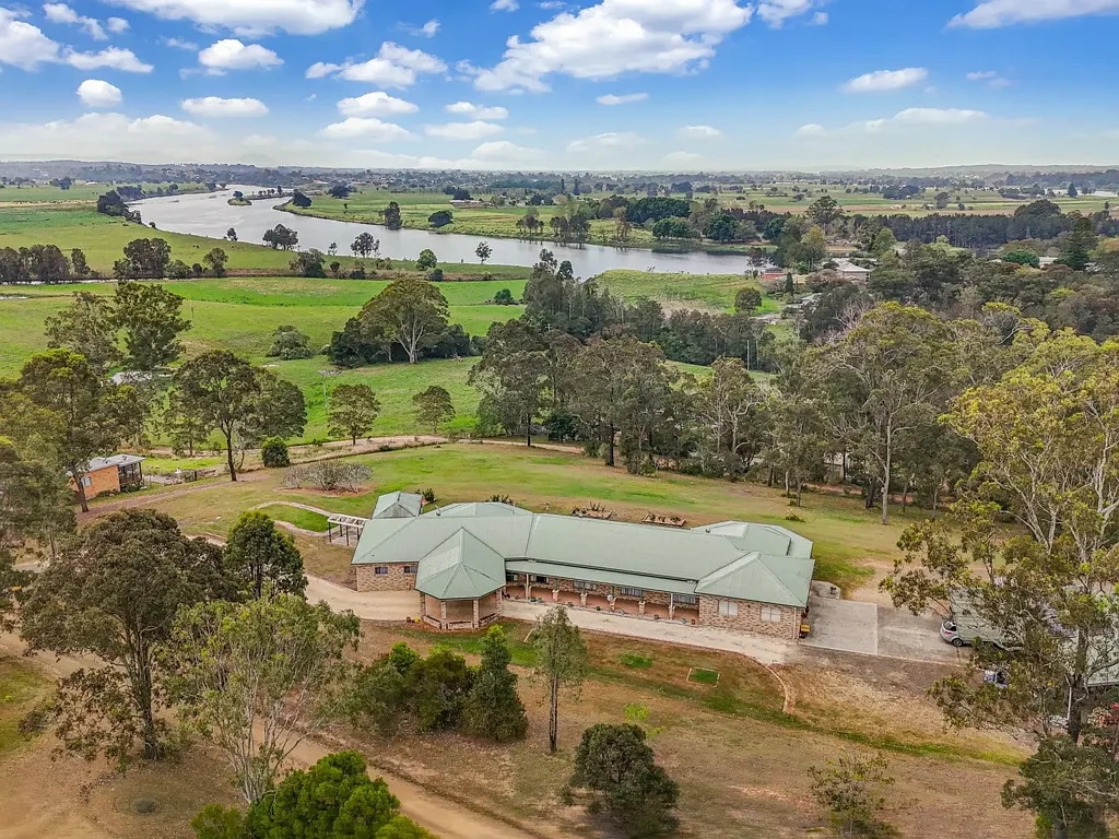 Tinonee 5房  Grand Home on 3.36 Acres with Breathtaking views over the Valley & Manning River