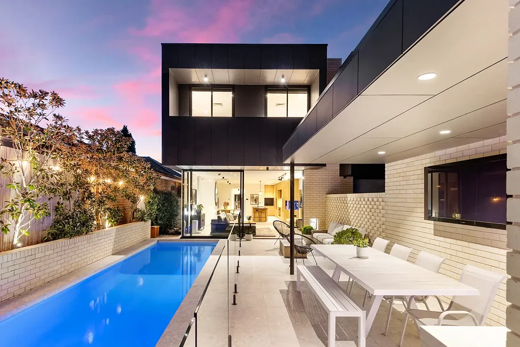 Bexley 5कमरा Exquisite Family Oasis Raises the Bar for Luxury Duplex Design
