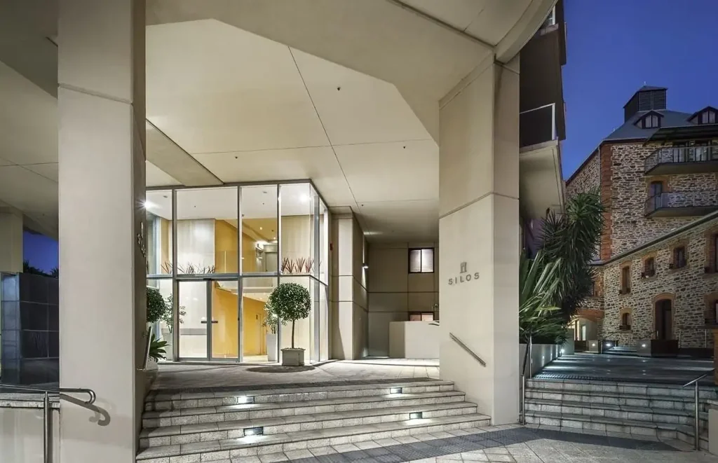 2-Bedroom Fully Furnished Apartment on the City Fringe - 6 Month Lease