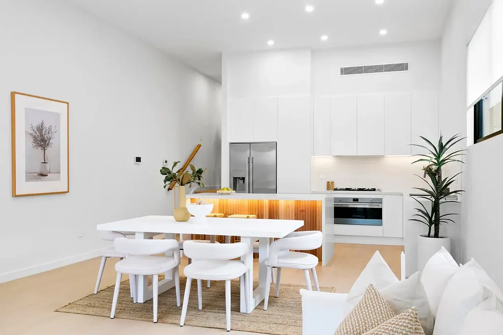 Russell Vale 4Moenga Now complete chic residences, steps to cafe and city bus