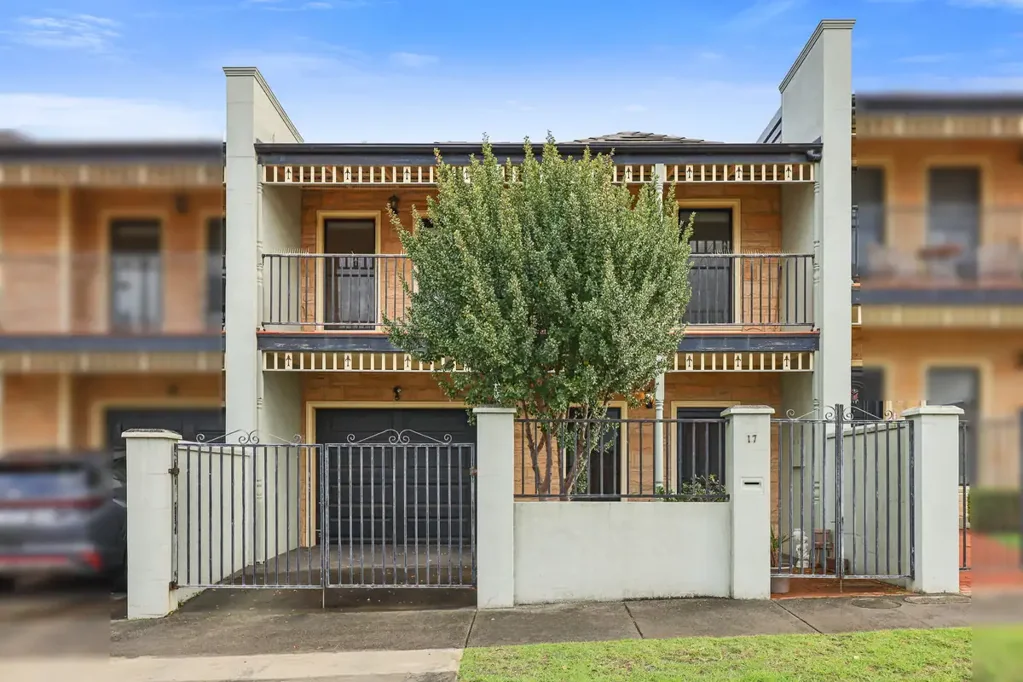 Warrnambool 4બેડરૂમ CENTRAL LIVING AT IT'S BEST! SPACIOUS FOUR BEDROOM TOWNHOUSE.