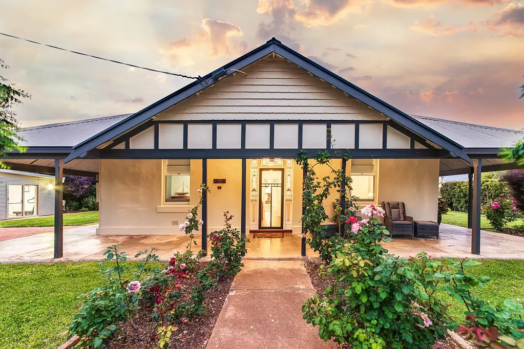 Tumby Bay 6房  SeaSwell Haven - Timeless Character Home on 1,024m²