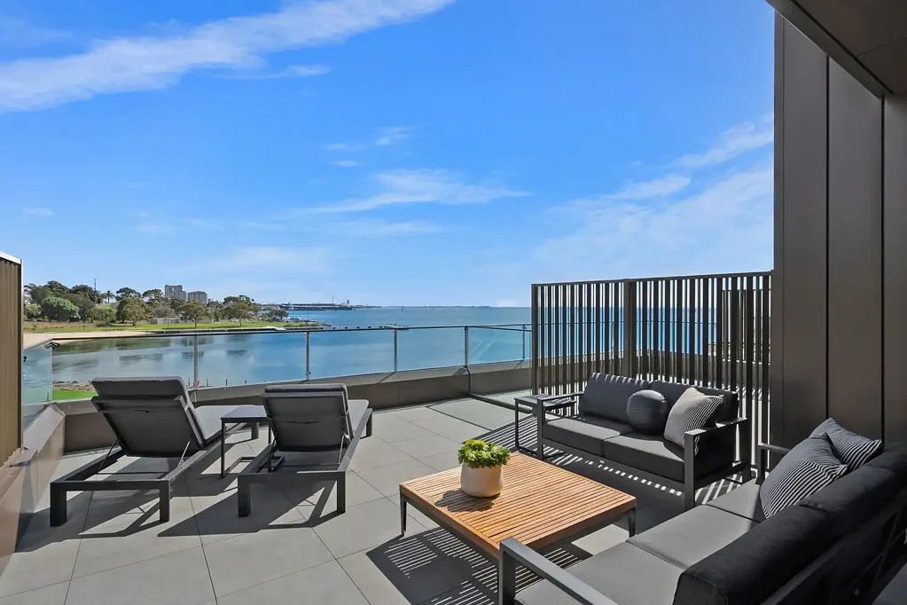 Rippleside 4 Bedroom The Epitome Of Opulent Living with Unsurpassed Bay Views