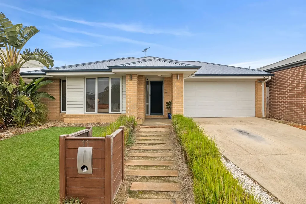 11 Sirrom Crescent, Armstrong Creek, VIC 3217