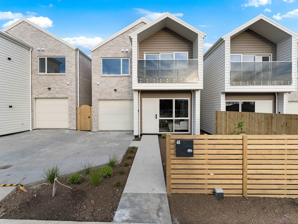Manurewa 3બેડરૂમ Standalone, Road Frontage & Own Driveway