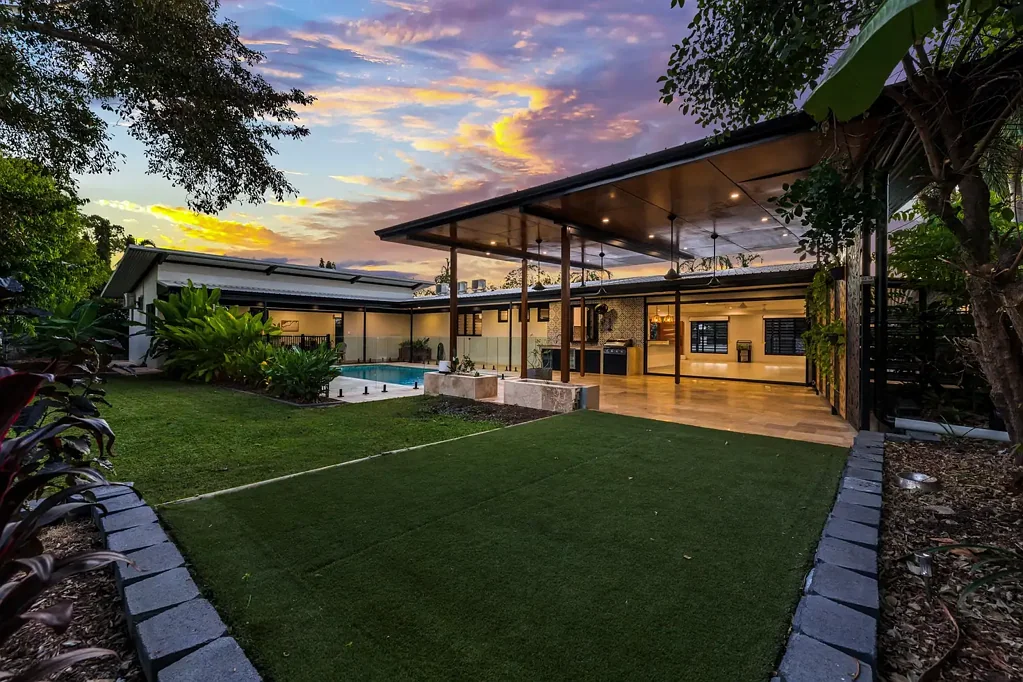 Nightcliff 5Kwarto Perfectly renovated. The ultimate turn key package!