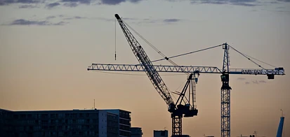 六成建筑企业订单仅撑一年，南岛乐观北岛愁
