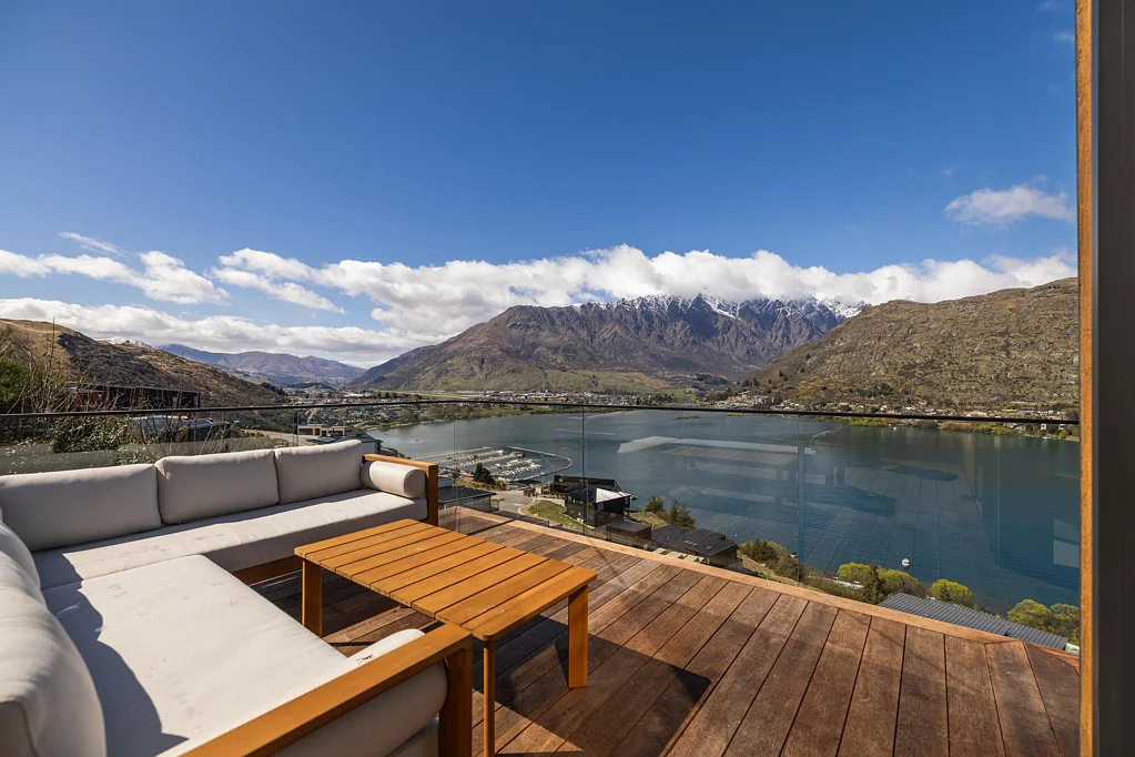 Queenstown 3Kwarto Architectural Living with 365-Day VA