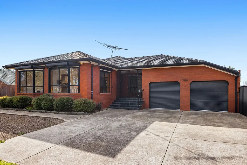 Spacious 4-Bedroom Family Home in a Quiet Court