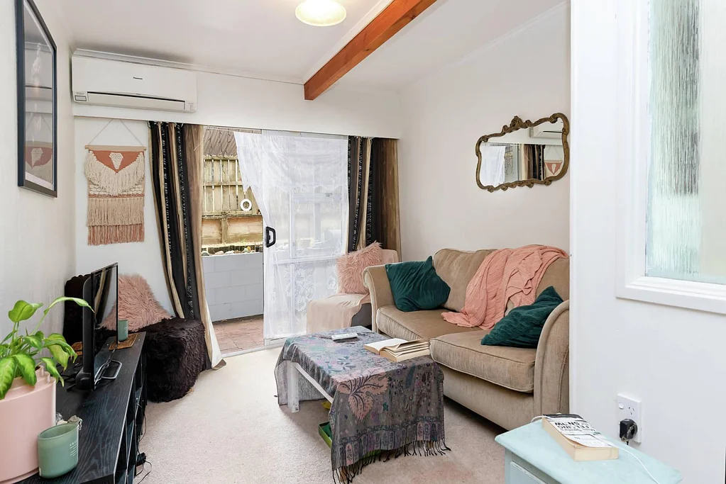 Self contained One bedroom flat in Howick
