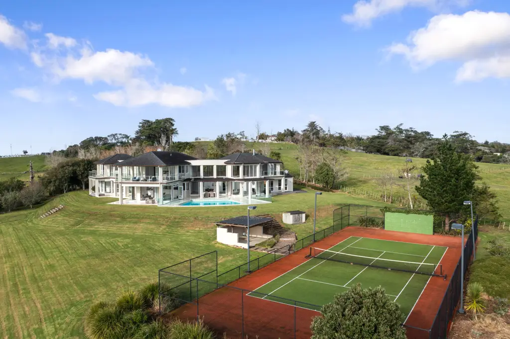 Okura 9ਬੈੱਡਰੂਮ Ocean views, Two homes, Five Car Garaging in Okura