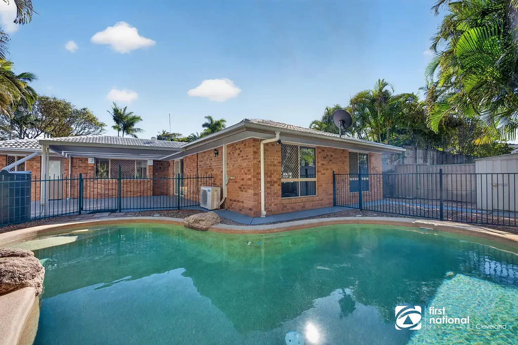 STUNNING FAMILY HOME WHICH SHOWCASES SUMMER LIVING AT ITS FINEST - POOL !  SPACE ! ...AND FAMILY COMFORT IN BEAUTIFUL WELLINGTON POINT