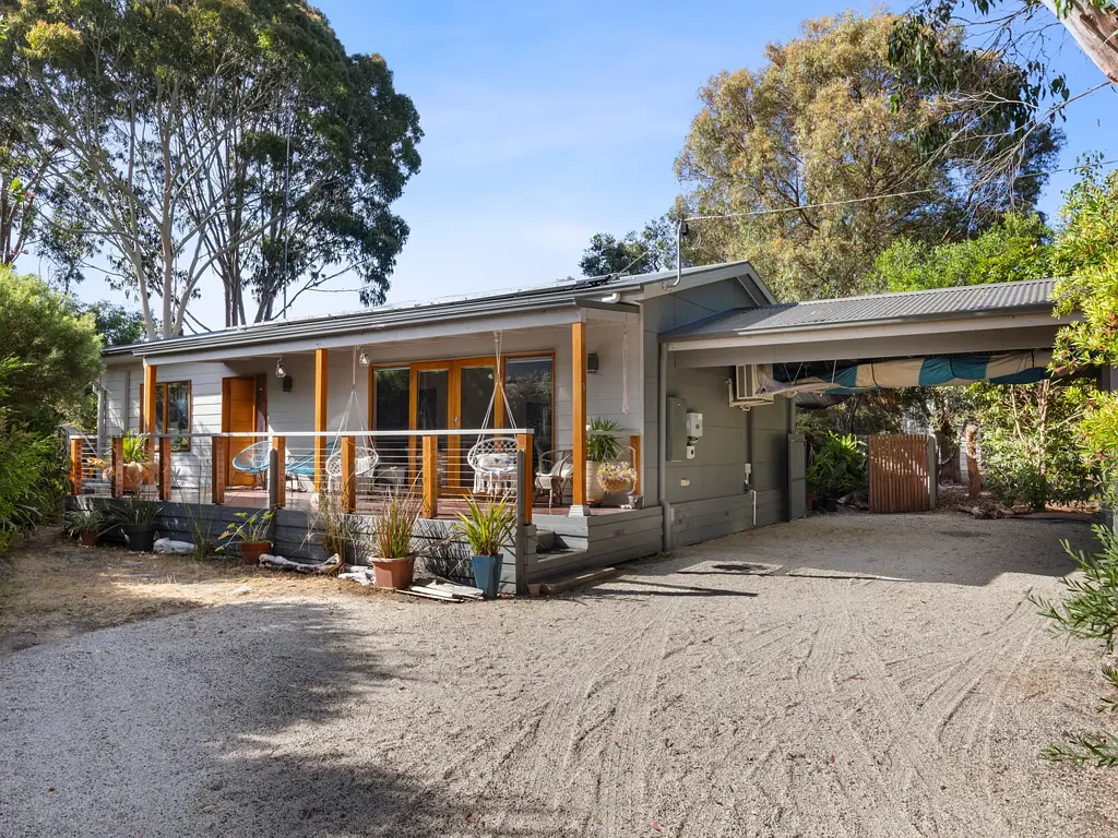 Anglesea 4房  Quiet Court Living – Renovated, Private & Ready to Enjoy