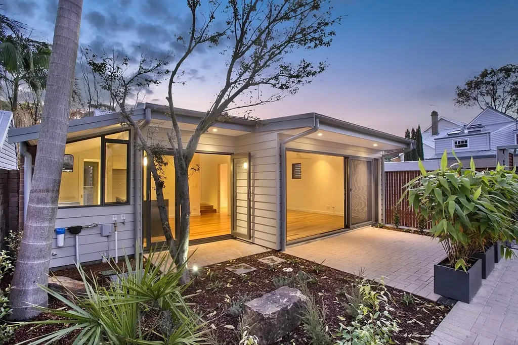 Rozelle 3 Bedroom Unique & desirable Balmain Peninsula freestanding home