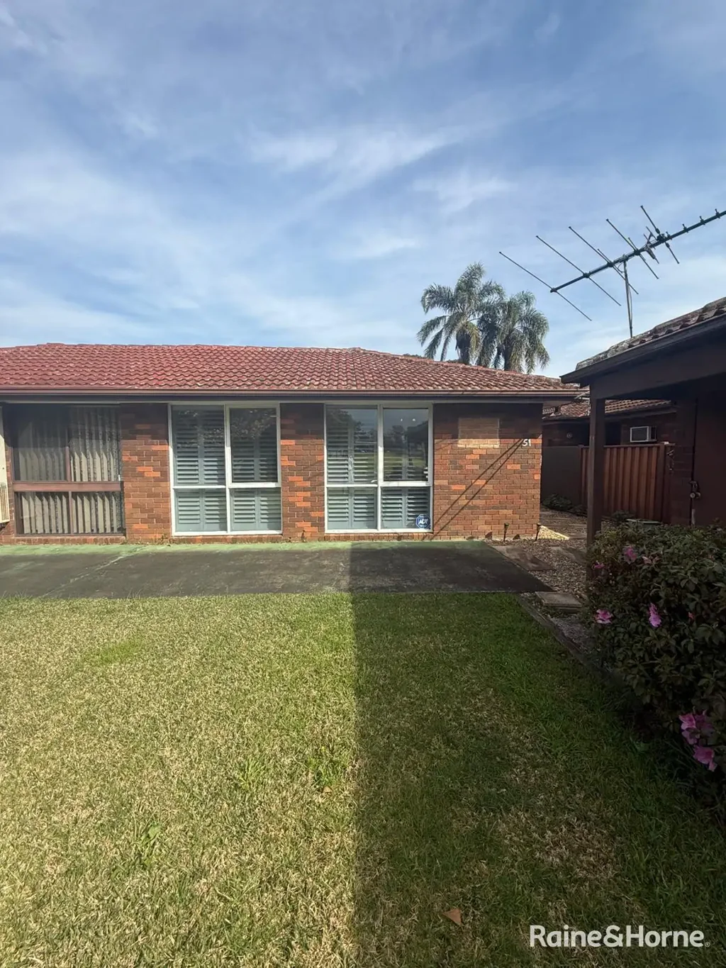 CHARMING 3 BEDROOM HOUSE IN MACQUARIE