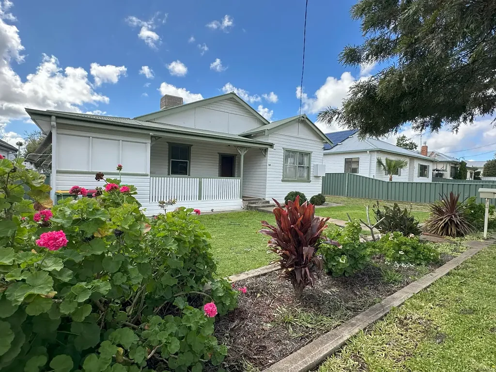 Charming Weatherboard Cottage Home in Great Location