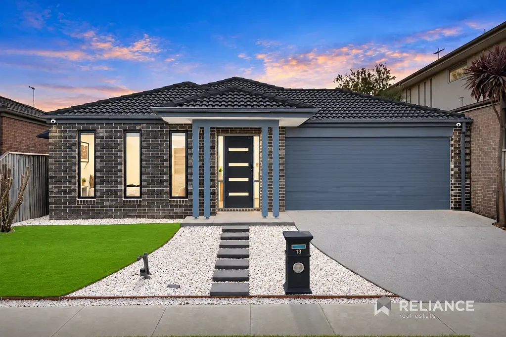 Point Cook 4Kwarto East-Facing Elegance | Fully Renovated Luxury on 400m²