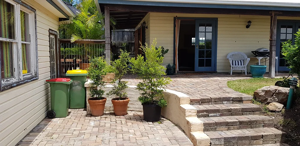 3 Bed home with pool