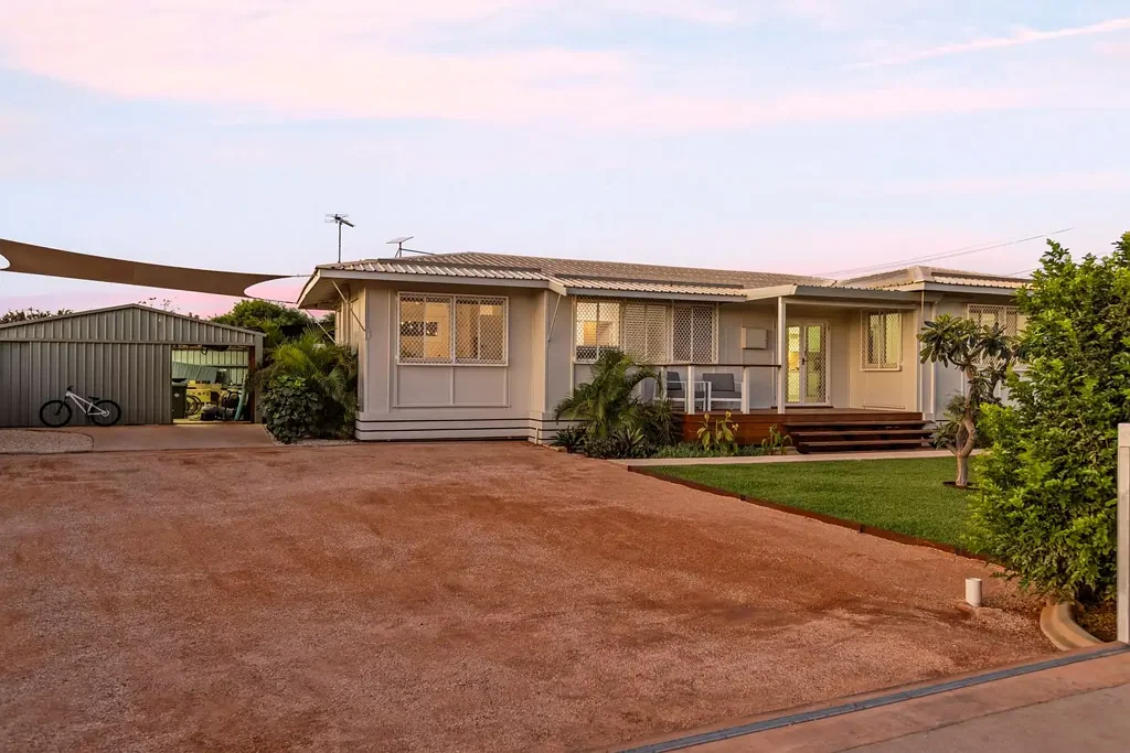 Exmouth 3कमरा Stunningly Renovated Family Home with Room for Everything (and Everyone)