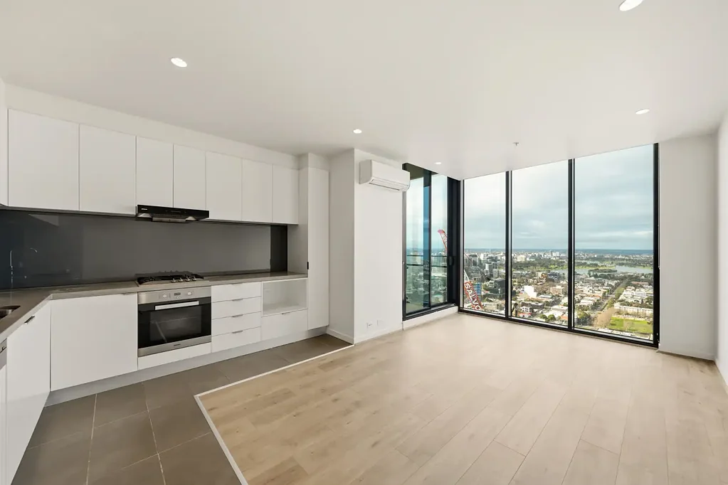 Luxury 2-Bedroom Apartment with Brand New Flooring & Spectacular 45th Floor Views