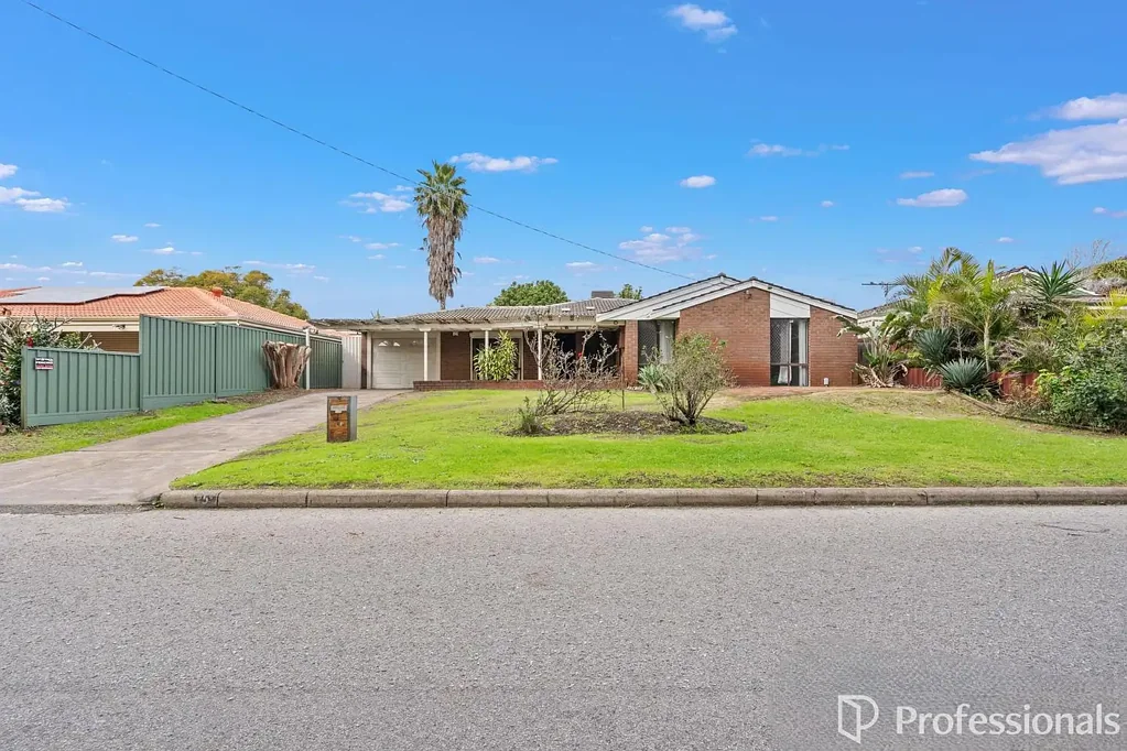 Family Comfort with Pool and Workshop in Thornlie