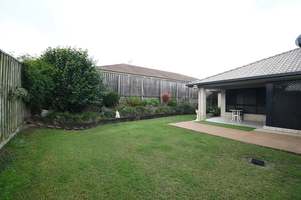 Fernvale 4房 Honeywood Estate宁静死路 4卧宽敞住宅 开放式现代布局 私人后花园 遥控车库 便利生活近享 Exceptionally Neat Family Home in Quiet Honeywood Estate Cul‑de‑Sac
