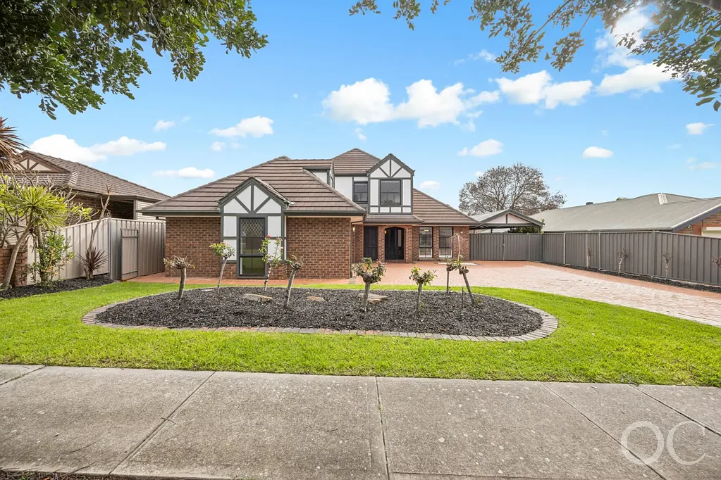 Dover Gardens 5 Slaapkamer Open the Door to Space, Style & Resort-Style Family Living
