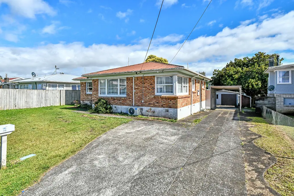 Rosehill 3部屋 Brick, Freehold & Big Potential in Rosehill!