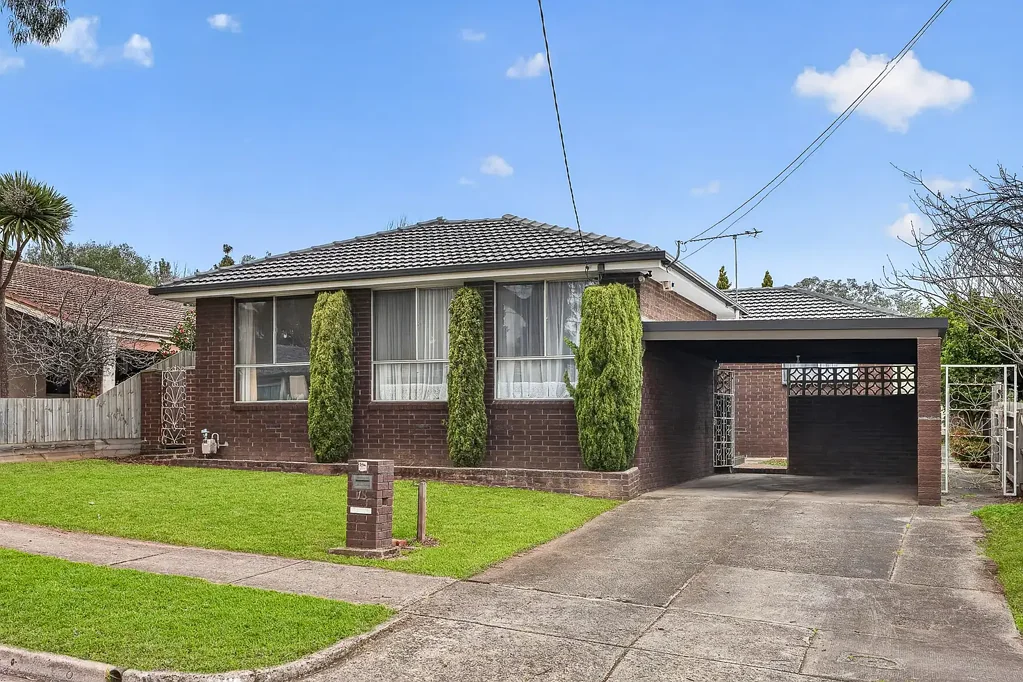 Nunawading 3房 三卧两卫宽敞居所 舒适空间日常便利 双车库 家庭友好 白马小学步行近 公园购物咖啡馆 交通便捷 东部高速轻松达 The Perfect Family Start in a Prime Nunawading Location