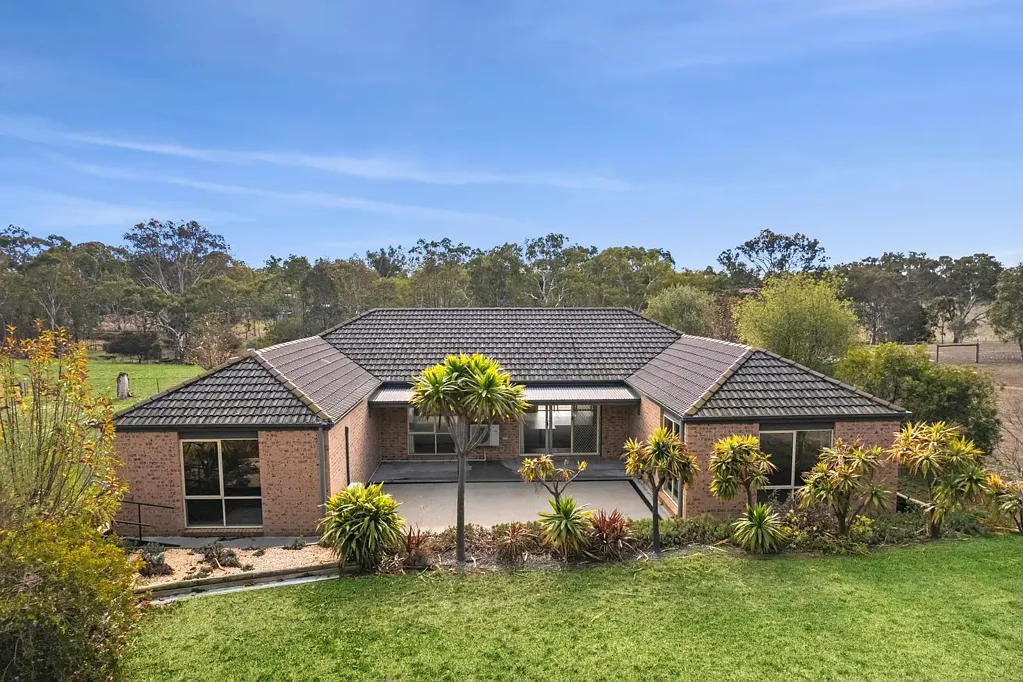 Clunes 4બેડરૂમ Stylish Family Retreat on Small Acreage