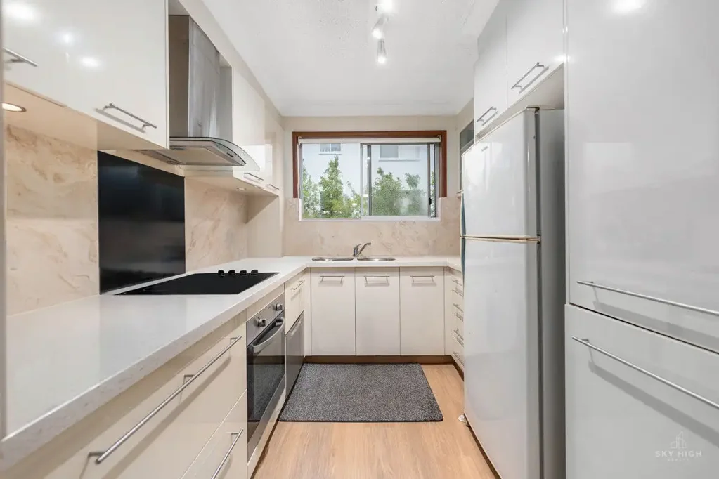 Biggera Waters 2Zimmer Coastal Lifestyle Opportunity, Smart Investment — Ready for You!