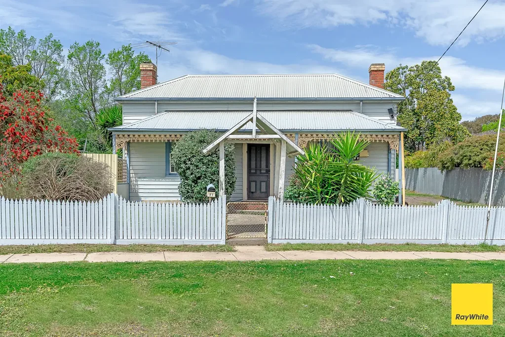 Golden Square 4房  Charming Victorian Character on 808sqm - Prime Golden Square Location