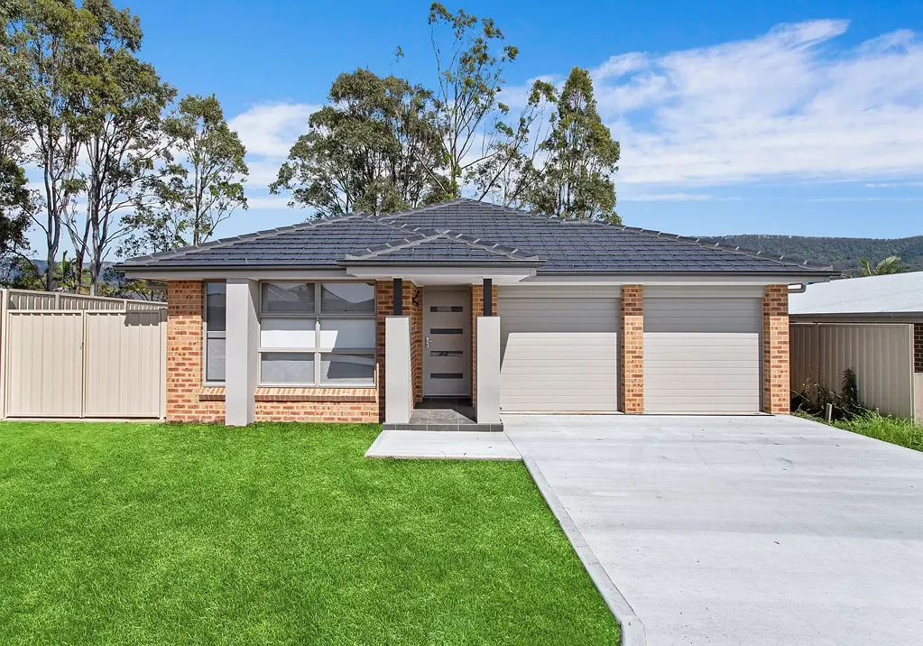 MODERN 4 BEDROOM FAMILY HOME