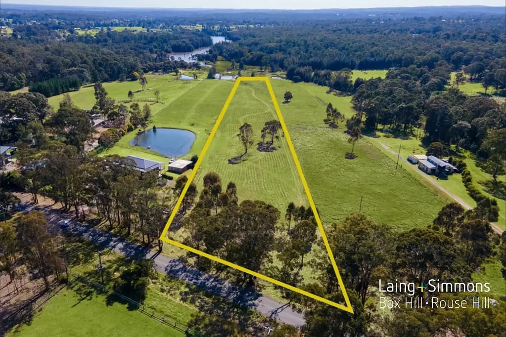 Pitt Town A Prime 5.4-Acre Opportunity – RU4 Zoned, Ready for Farming or Agri-Business!