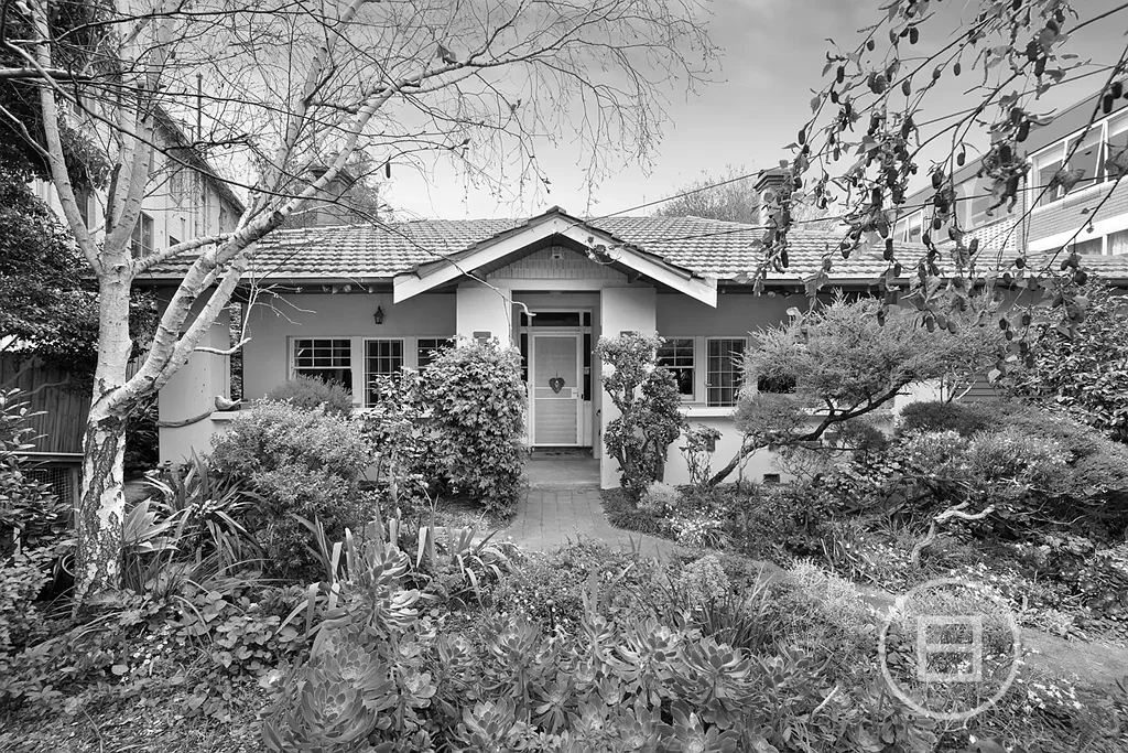 St Kilda 4ਬੈੱਡਰੂਮ Auction Sunday 26th October at 12:30pm