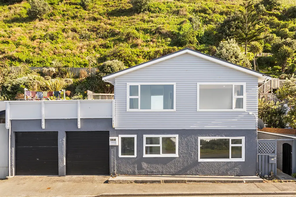 Owhiro Bay 4બેડરૂમ STUNNING SOUTH COAST VIEWS WITH SPACE.