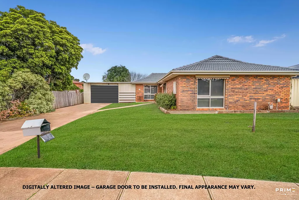 Spacious Family Home with Multiple Living Areas - 27 Black Dog Drive BROOKFIELD VIC
