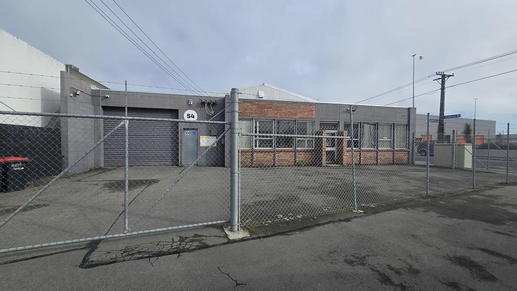 Waltham North Facing Industrial Warehouse/Workshop