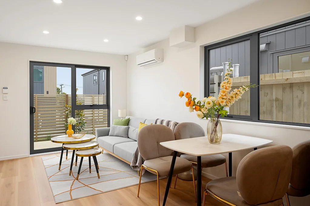 Mount Roskill 2Zimmer New Freehold Home| Stylish Low Maintenance Living