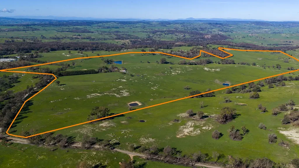 Upton Hill  Picturesque Grazing Property on Approx. 130.18ha (321.68 Acres)