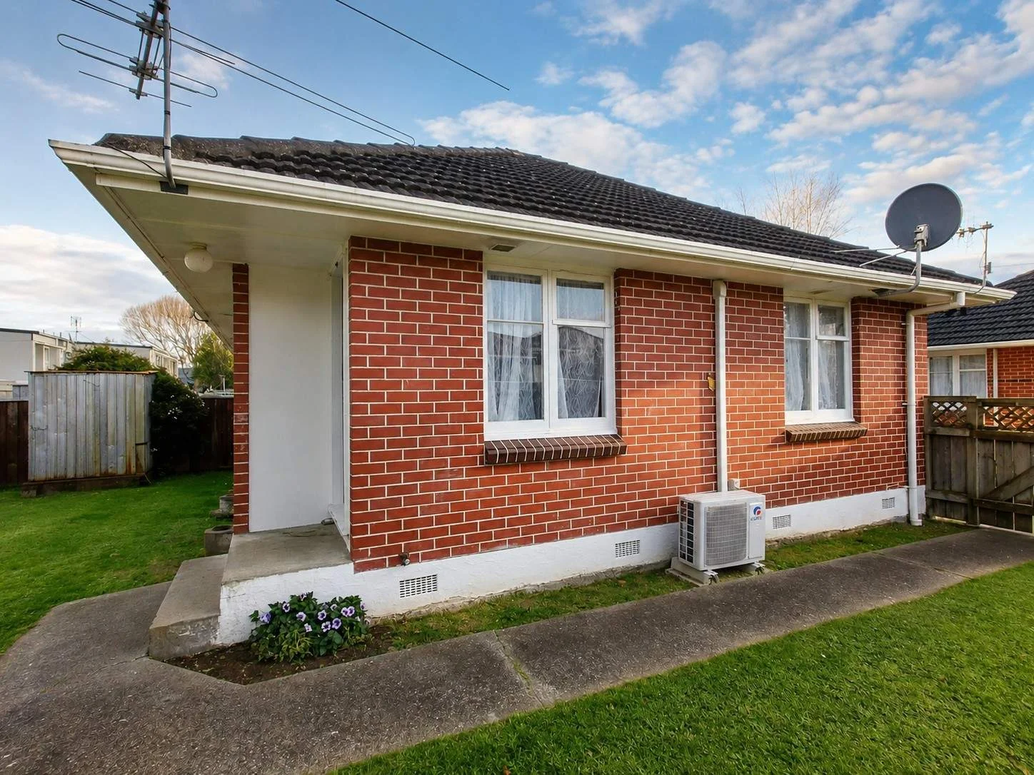 Ebdentown 2 Slaapkamer Solid, Sunny and Seriously Affordable