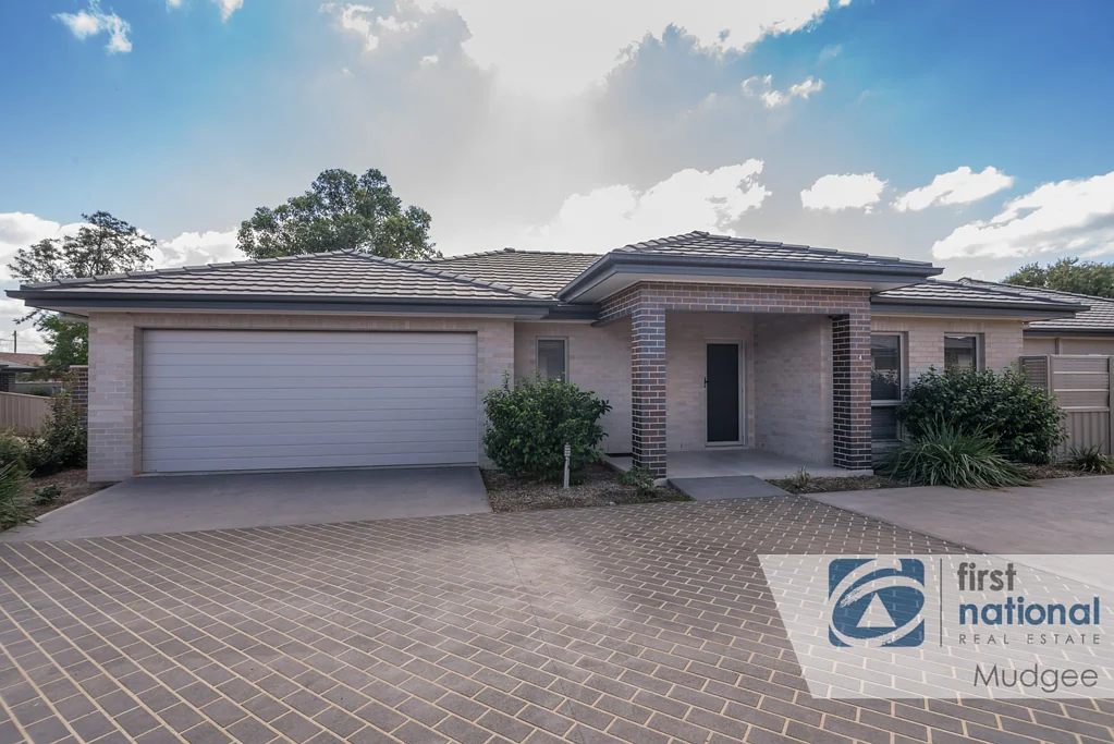 EXECUTIVE VILLA WITH DOUBLE GARAGE