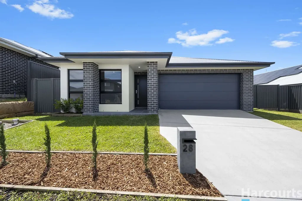Cooranbong 4房  Great side access and room for a pool