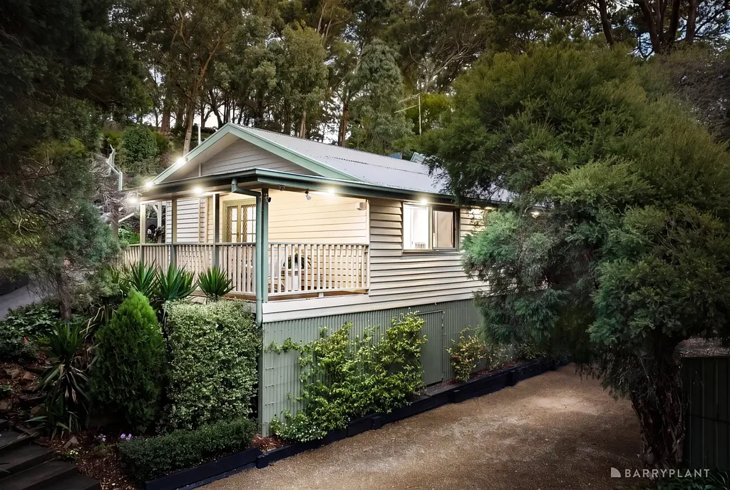 Warrandyte 5房 步行公园学校 独立双居翼 多功能大宅 成熟花园果园 全套便利设施 安全舒适生活 The Ultimate Family Lifestyle with Independent Living