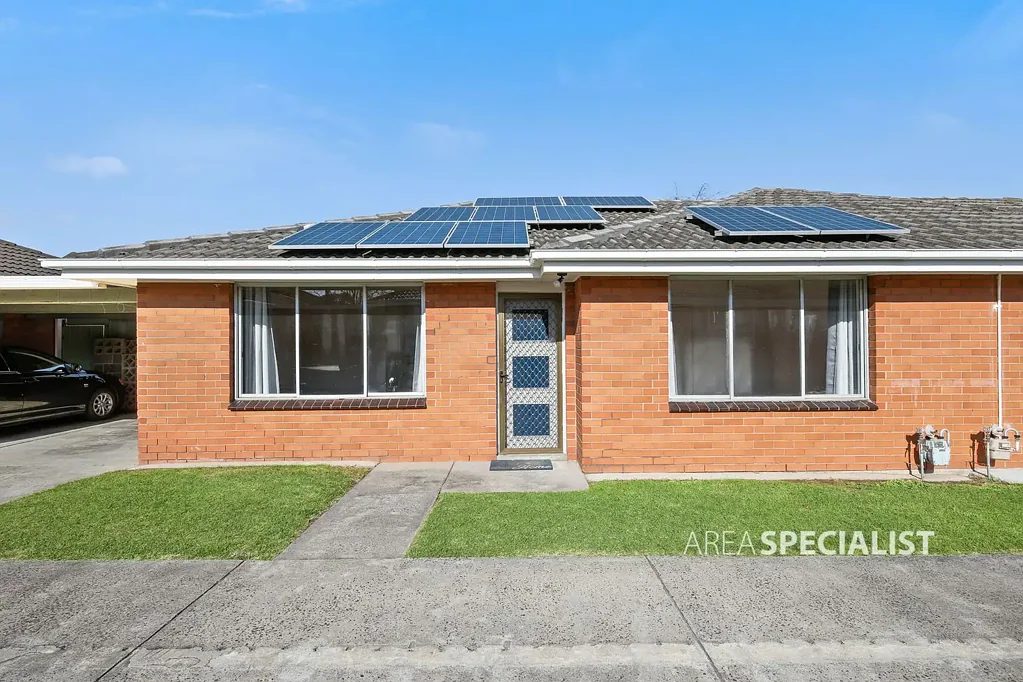 A must see well cared unit in Dandenong!
