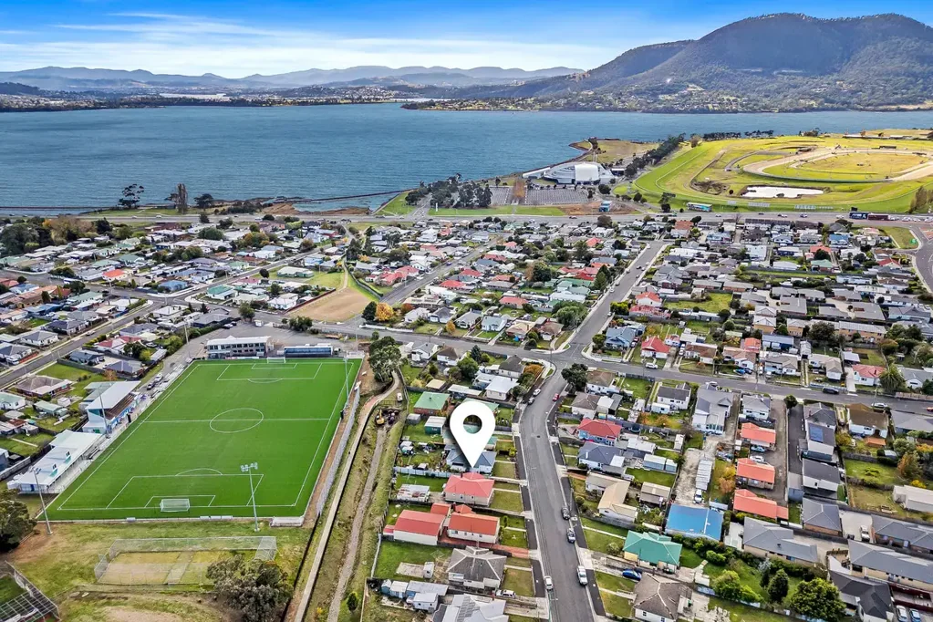 Glenorchy 3 Bedroom Classic 1940s character