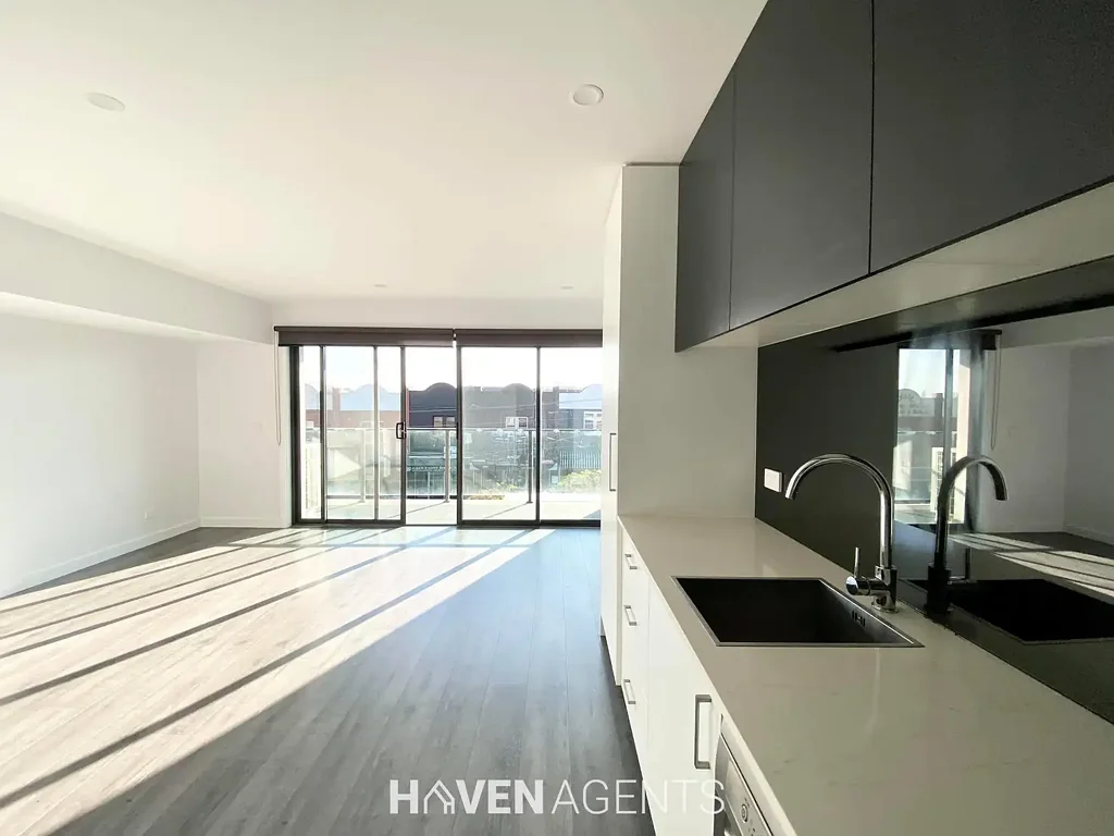 MODERN & SPACIOUS TWO BEDROOM, TWO BATHROOM APARTMENT WITH BALCONY & TRANSPORT AT YOUR DOOR! | HAVEN AGENTS